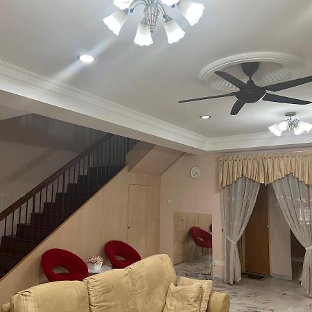 D'Lestari Homestay Seri Kembangan Zewnętrze zdjęcie