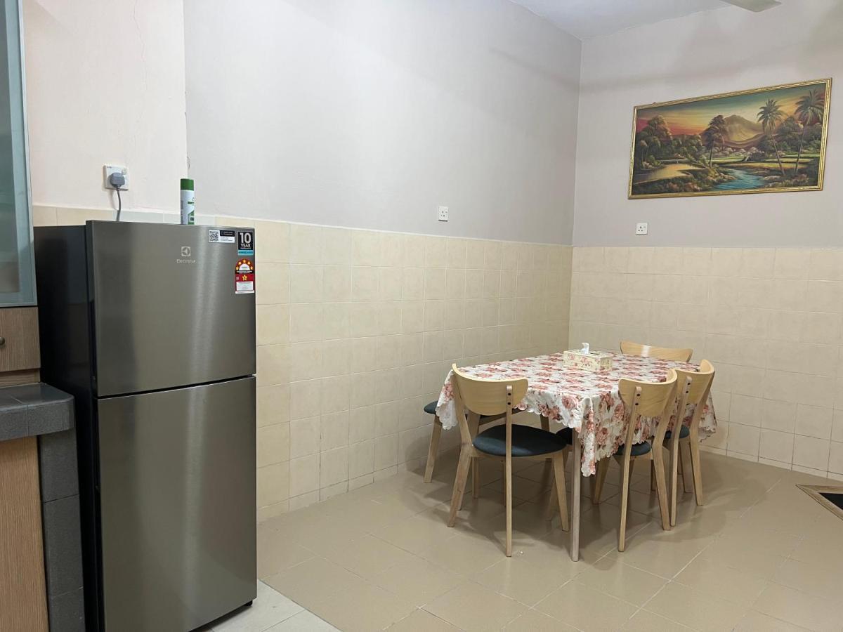 D'Lestari Homestay Seri Kembangan Zewnętrze zdjęcie