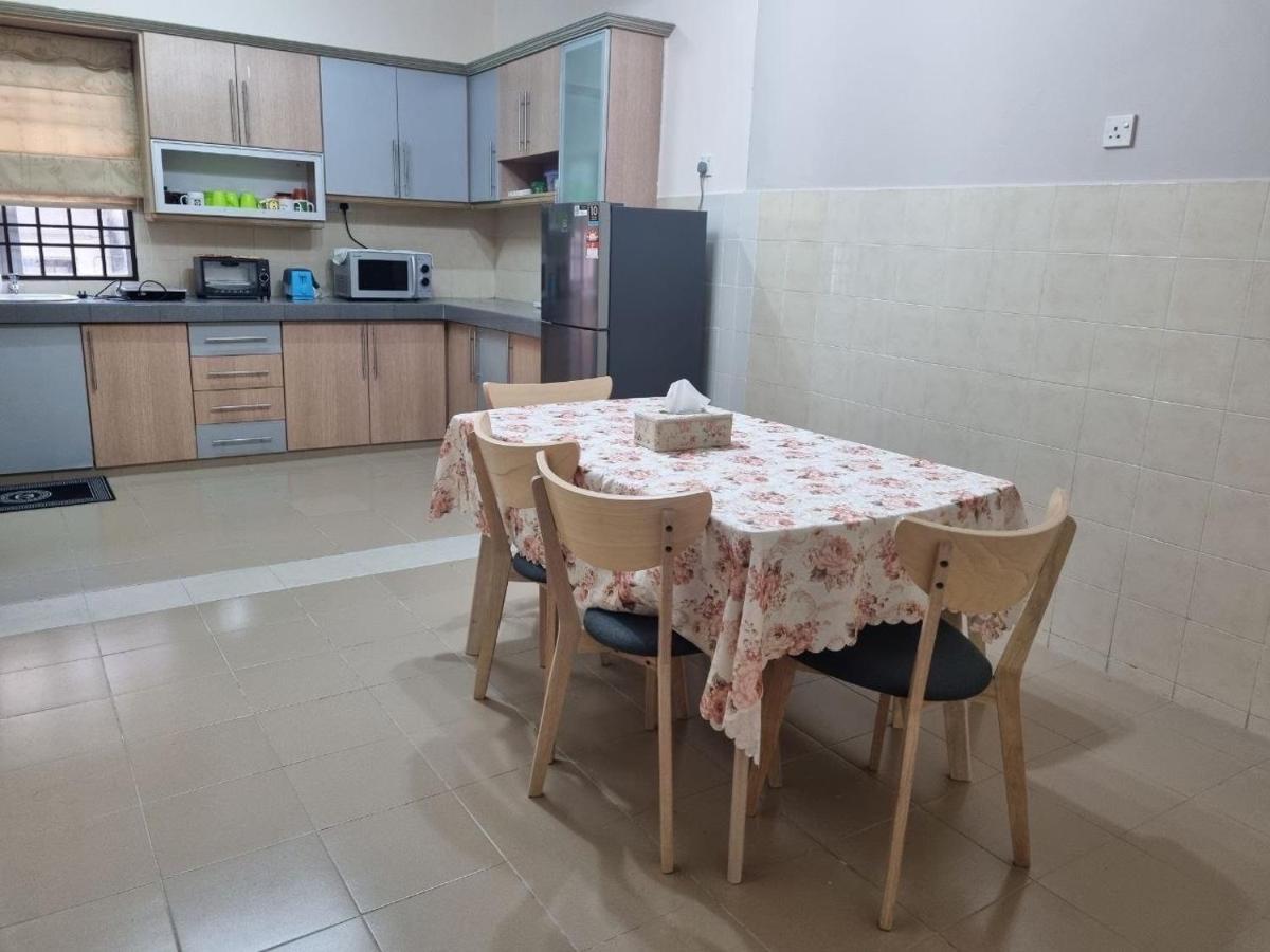 D'Lestari Homestay Seri Kembangan Zewnętrze zdjęcie